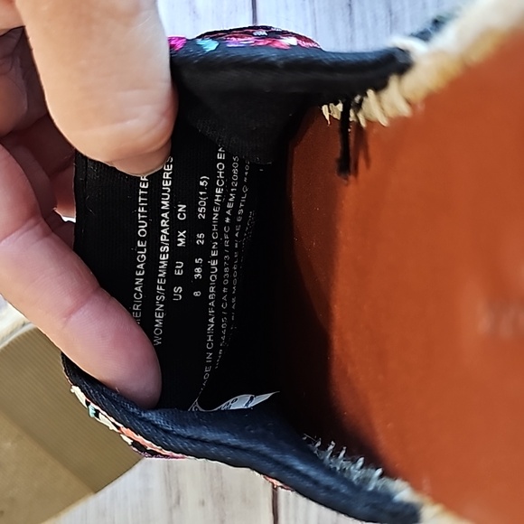 EUC AE sz 8 Aztecan slip on shoes, black/pink/purple/teal/white - Picture 3 of 7